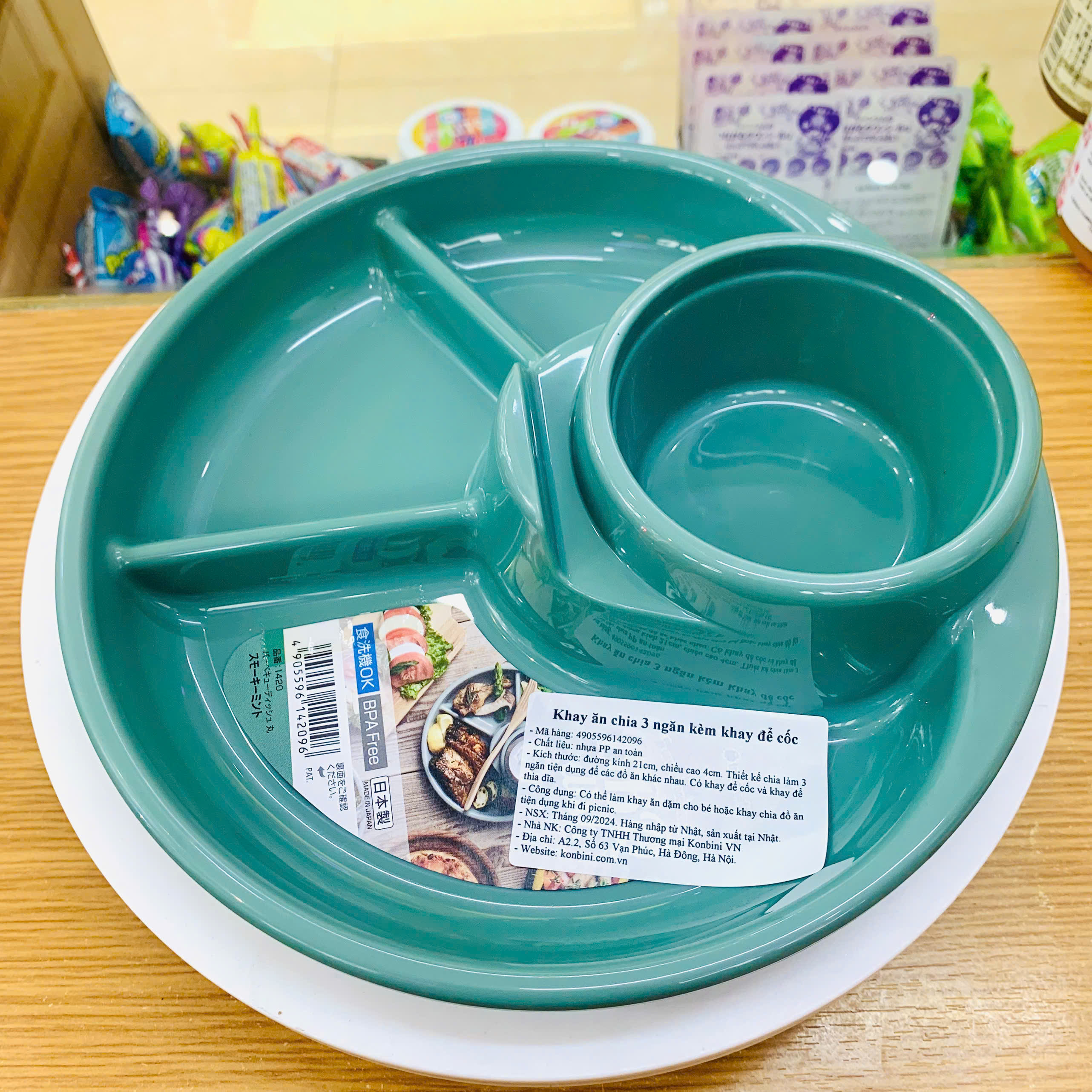 Khay ăn chia 3 ngăn kèm khay để cốc Inomata (hình tròn - màu xanh)