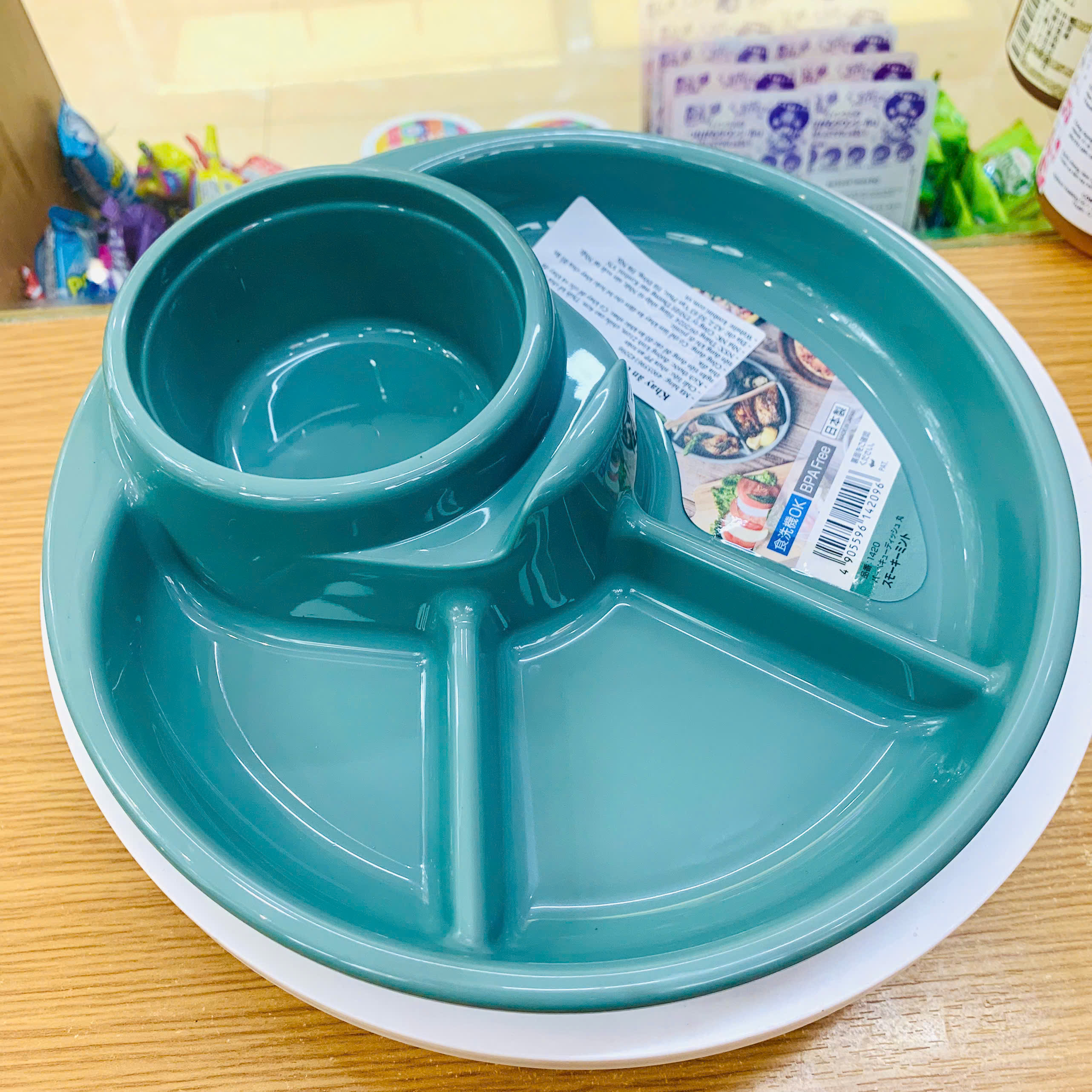 Khay ăn chia 3 ngăn kèm khay để cốc Inomata (hình tròn - màu xanh)