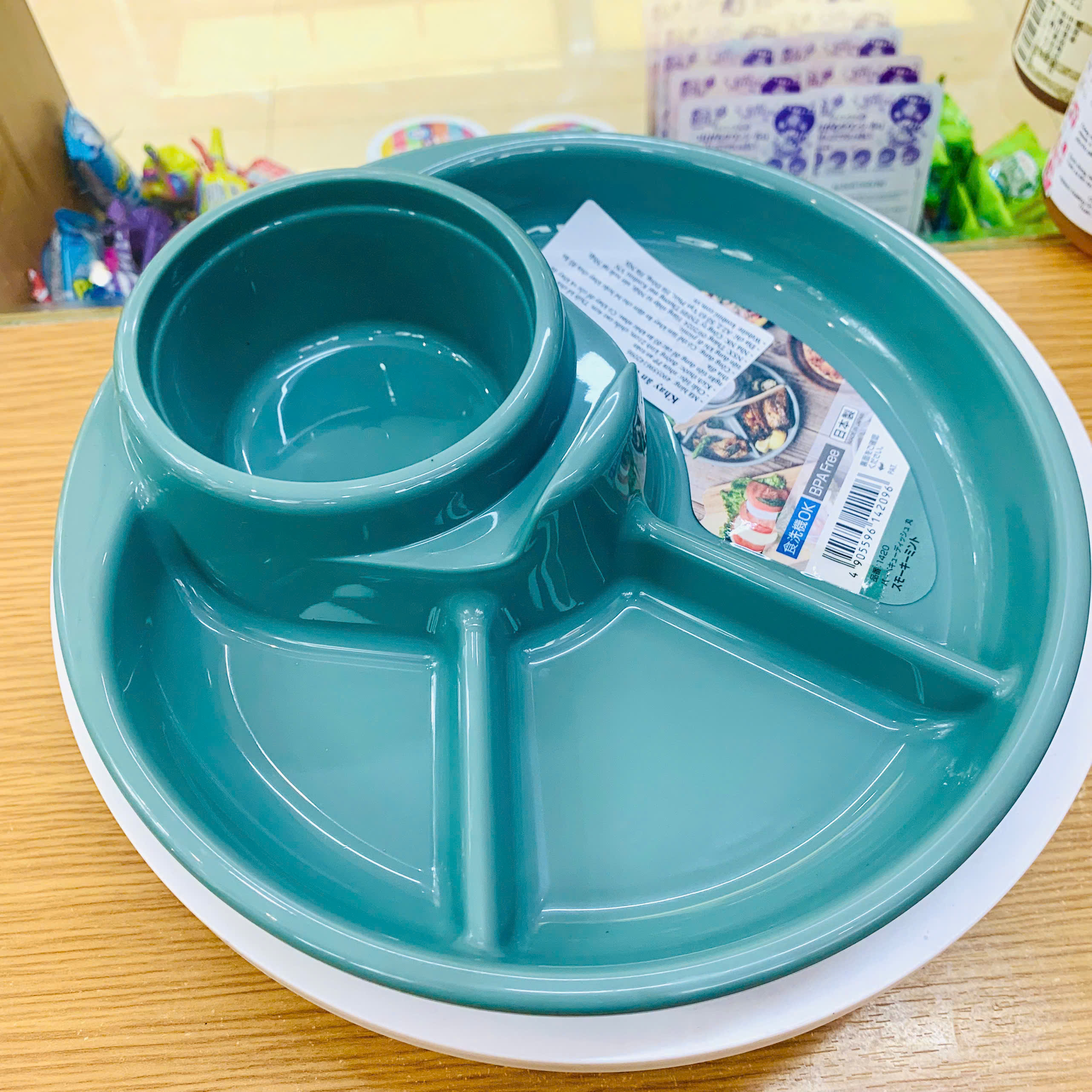 Khay ăn chia 3 ngăn kèm khay để cốc Inomata (hình tròn - màu xanh)