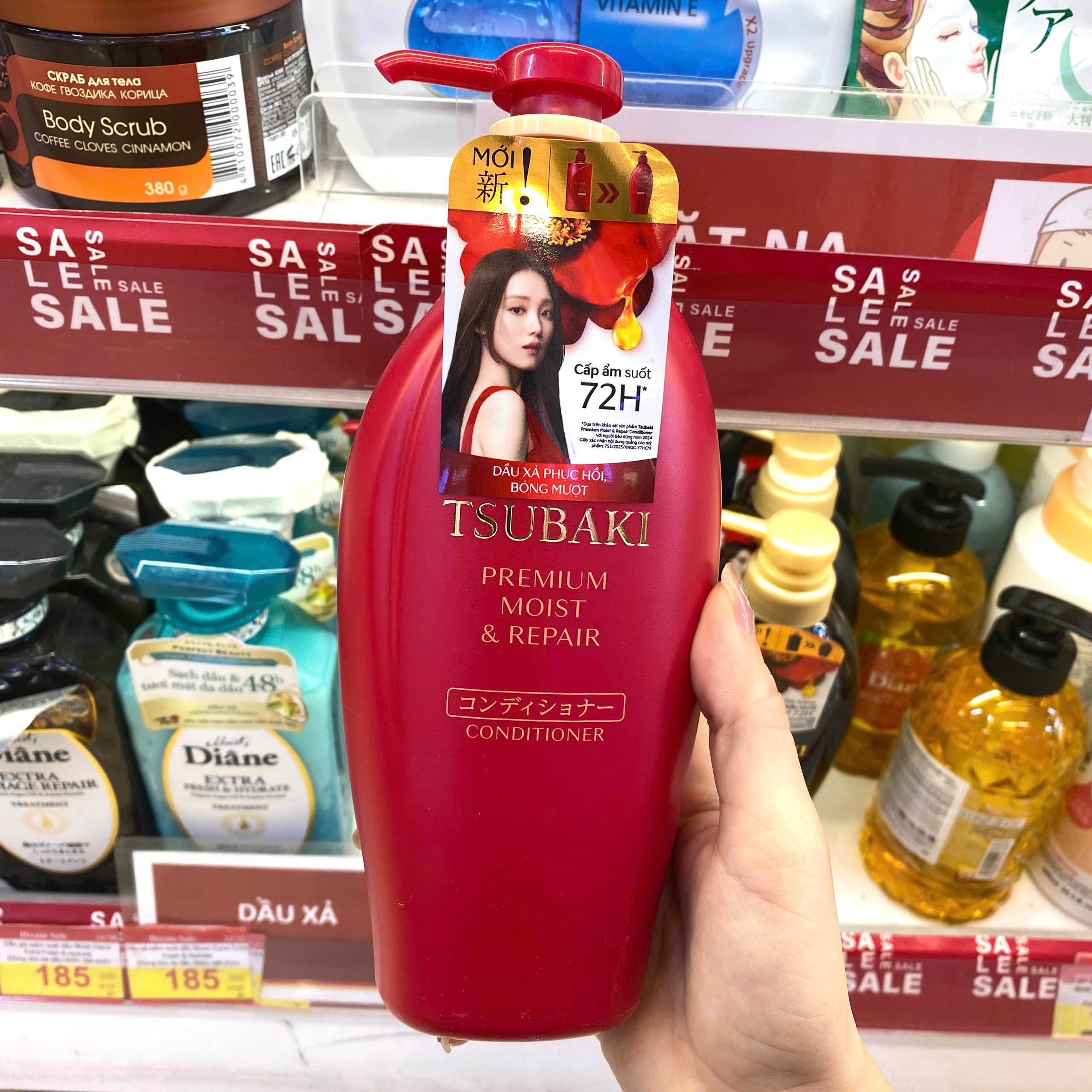 Dầu xả Tsubaki phục hồi bóng mượt 450ml màu đỏ