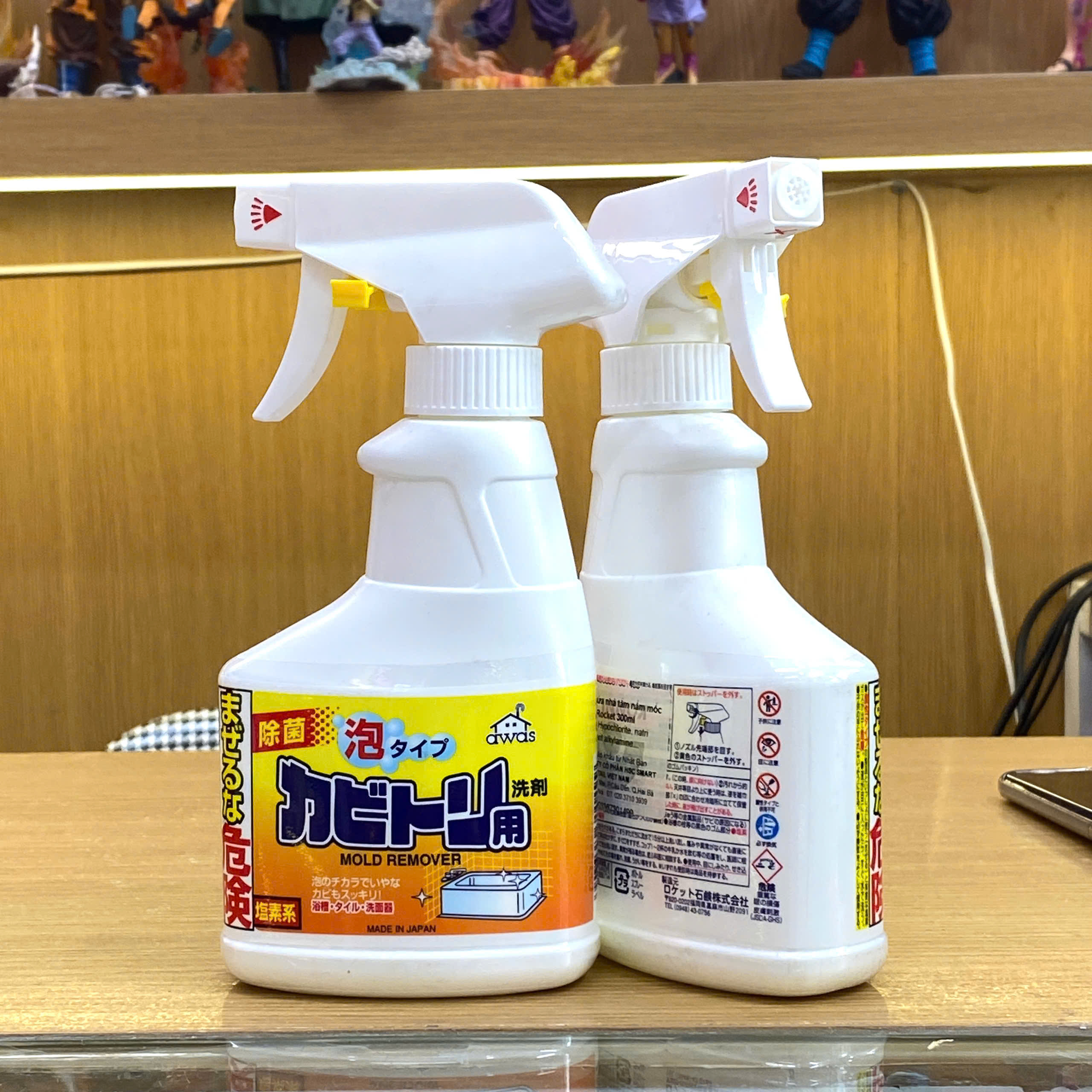 Xịt tẩy rửa nhà tắm nấm mốc Rocket 300ml