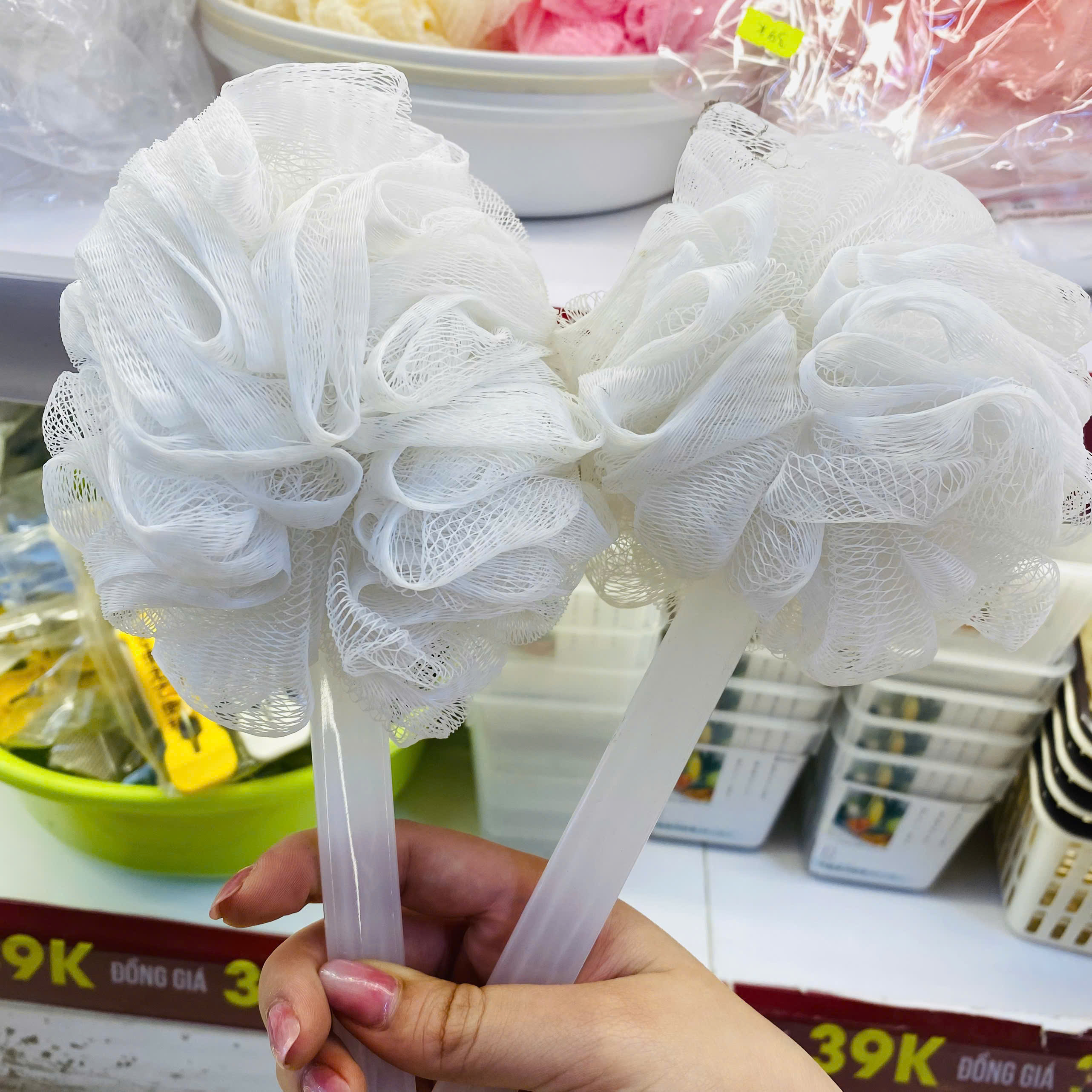 Bông tắm tạo bọt có tay cầm 39cm