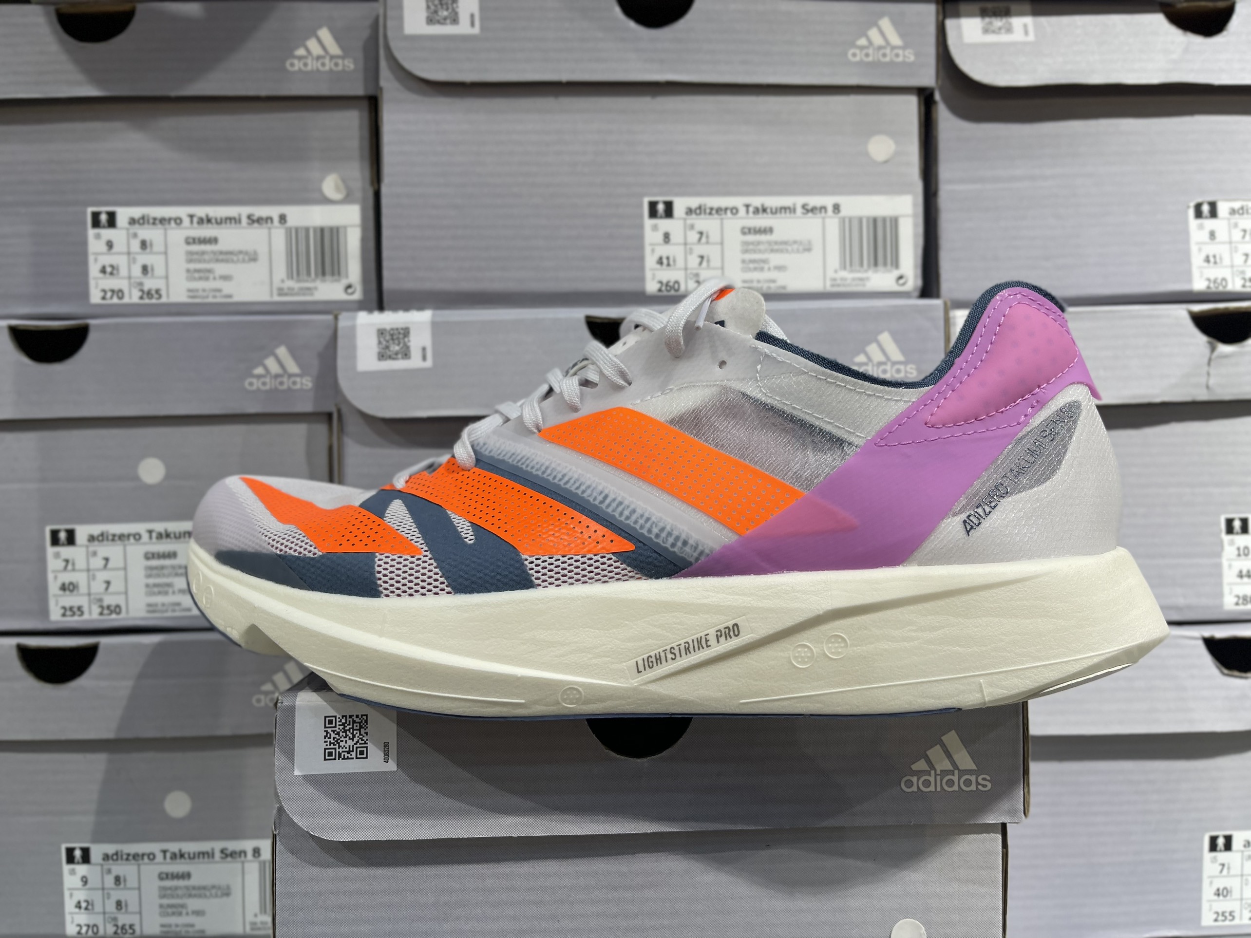 GIÀY CHẠY BỘ ADIZERO TAKUMI SEN 8 - GX6669 form ôm nên Tăng Size