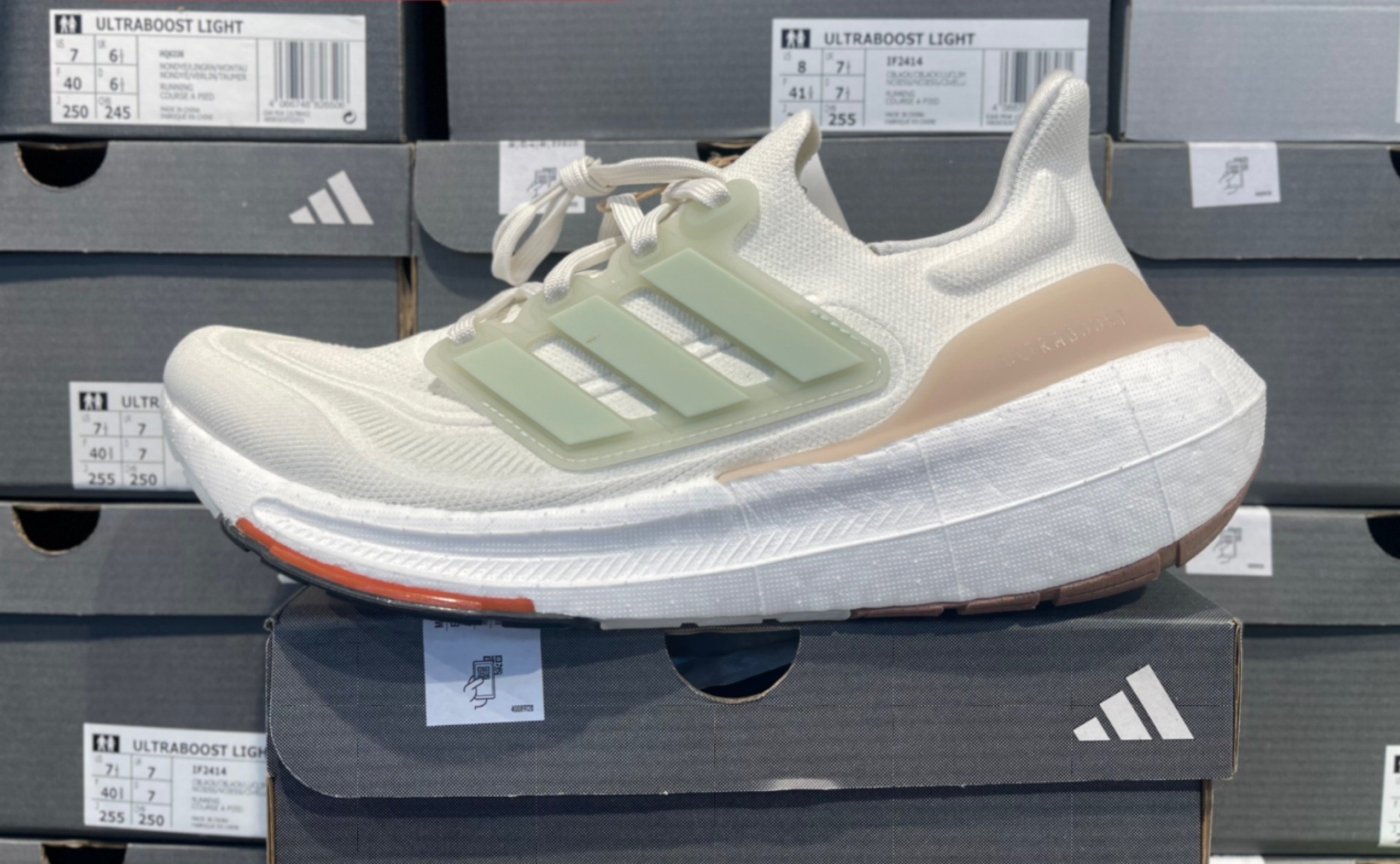 GIÀY ULTRABOOST LIGHT 23- form ôm - HQ6388