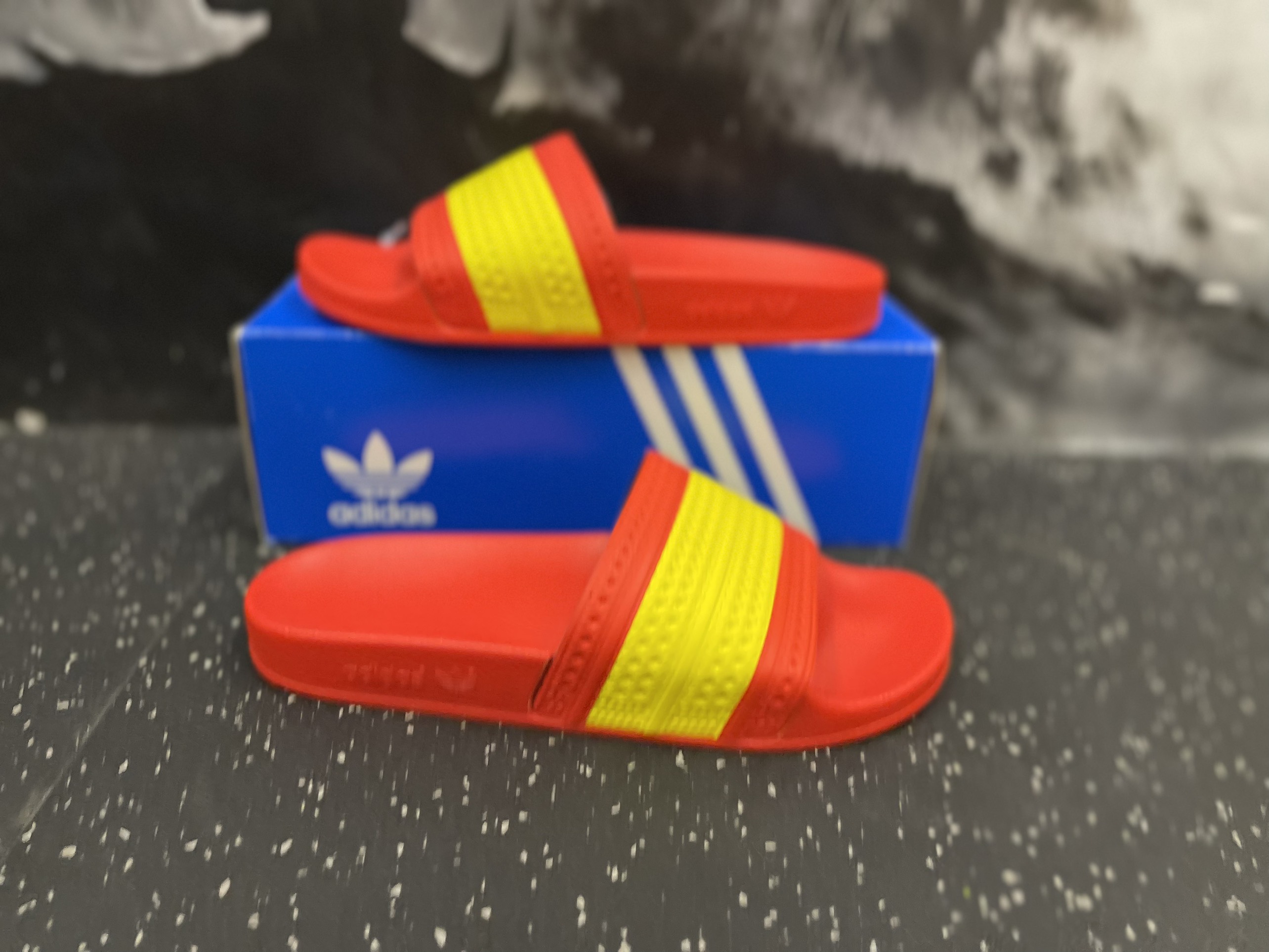 Dép ADILETTE Tây Ban Nha (G55382)
