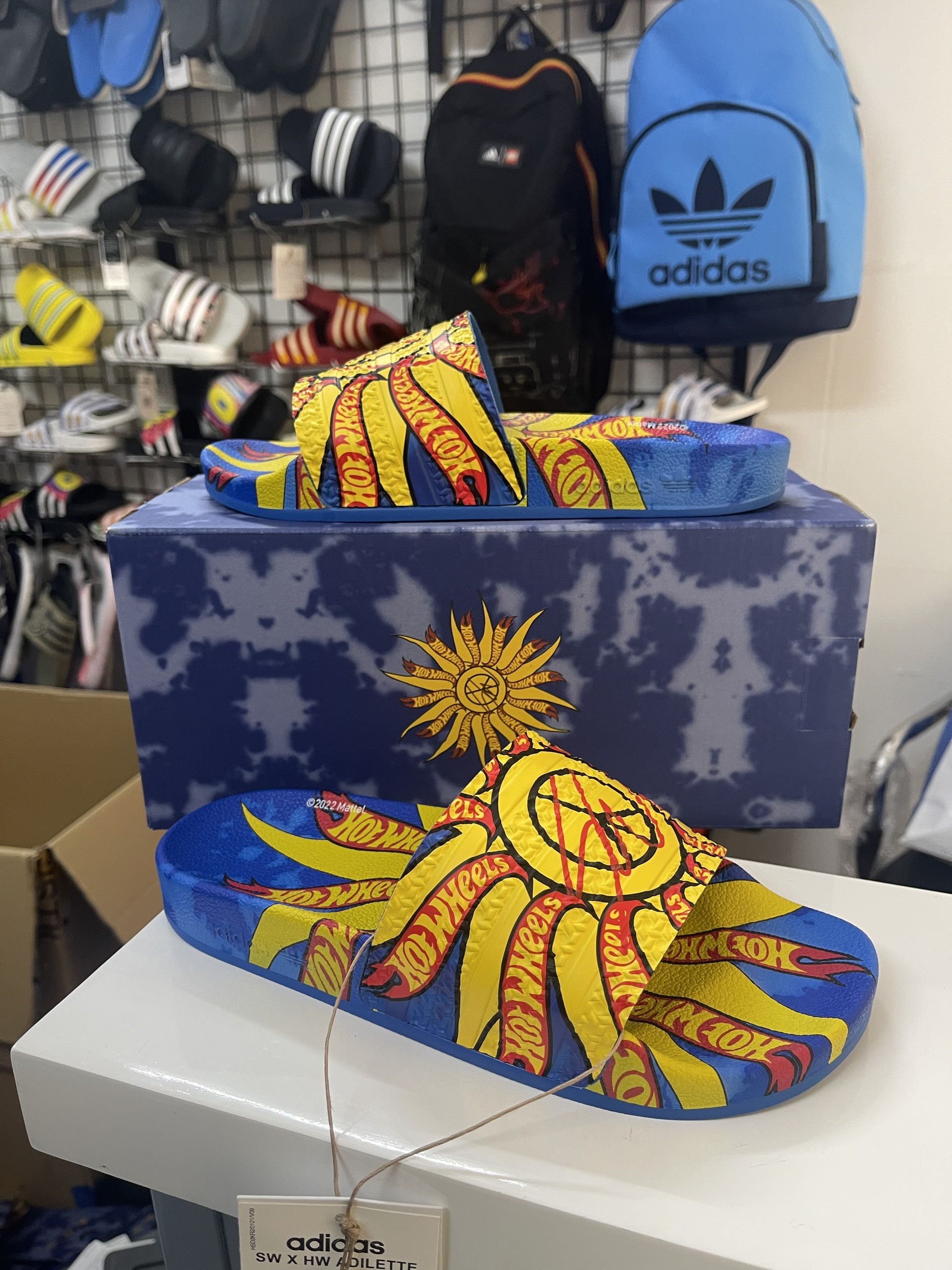 Dép SEAN WOTHERSPOON X HOT WHEELS ADILETTE SLIDES NEW - GX9756