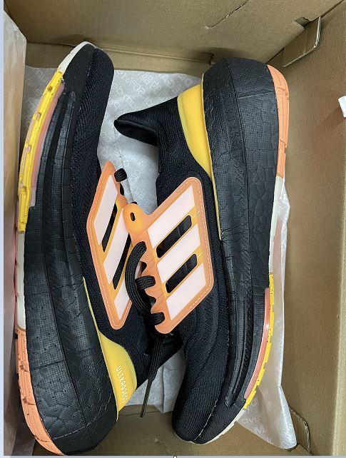GIÀY CHẠY BỘ NHẸ ULTRABOOST LIGHT 23 - HQ8595