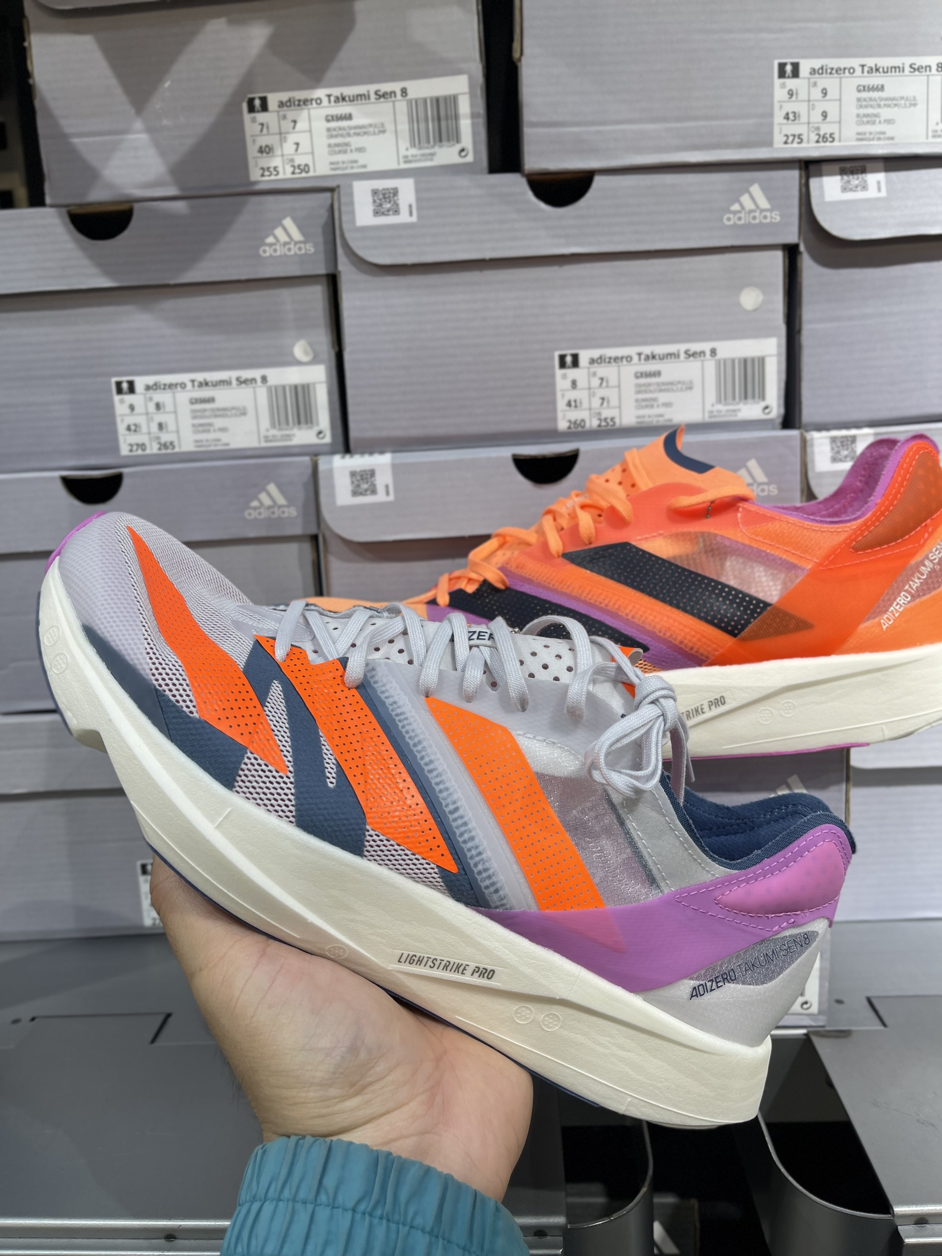 GIÀY CHẠY BỘ ADIZERO TAKUMI SEN 8 - GX6669 form ôm nên Tăng Size
