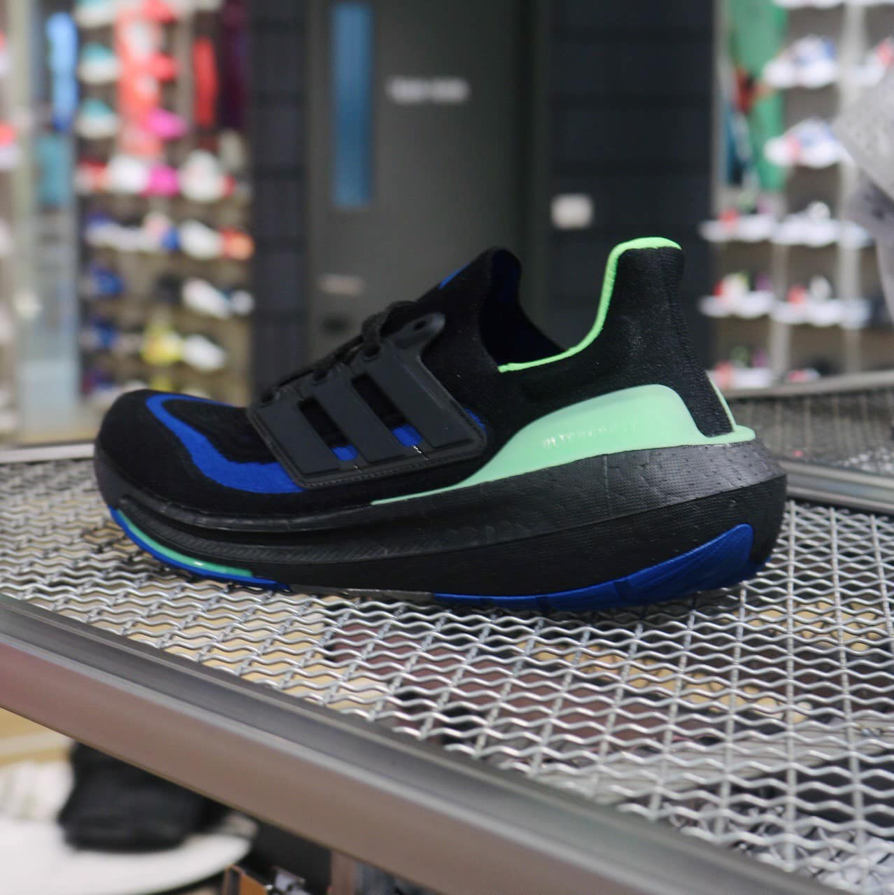 GIÀY ULTRABOOST LIGHT - IF2414 form ôm tăng size