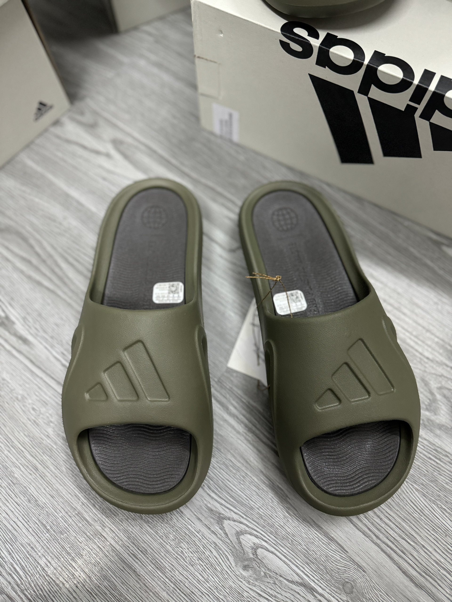 Dép ADICANE xanh rêu - HQ9914