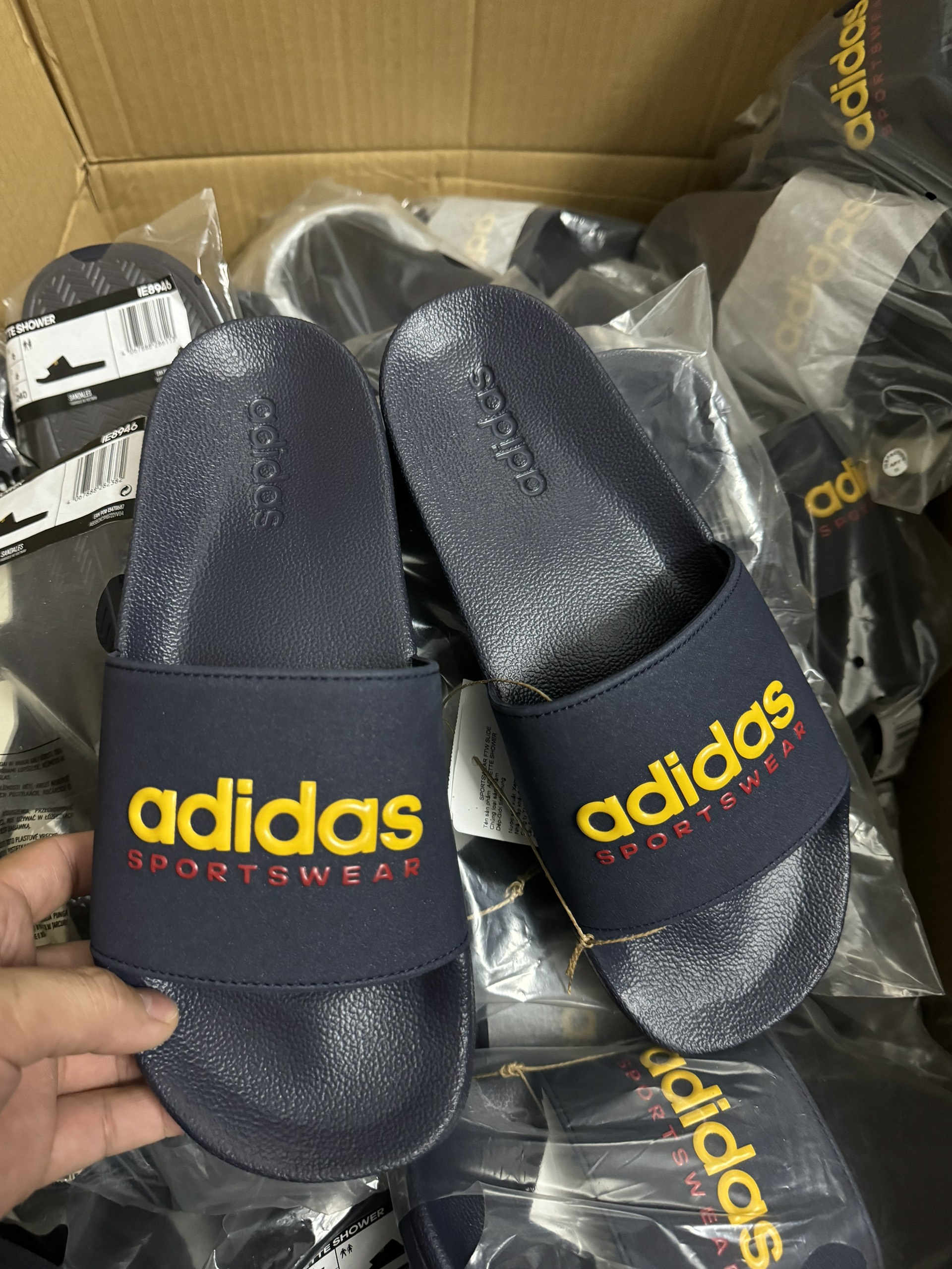 DÉP Shower ADILETTE form ôm IE8946