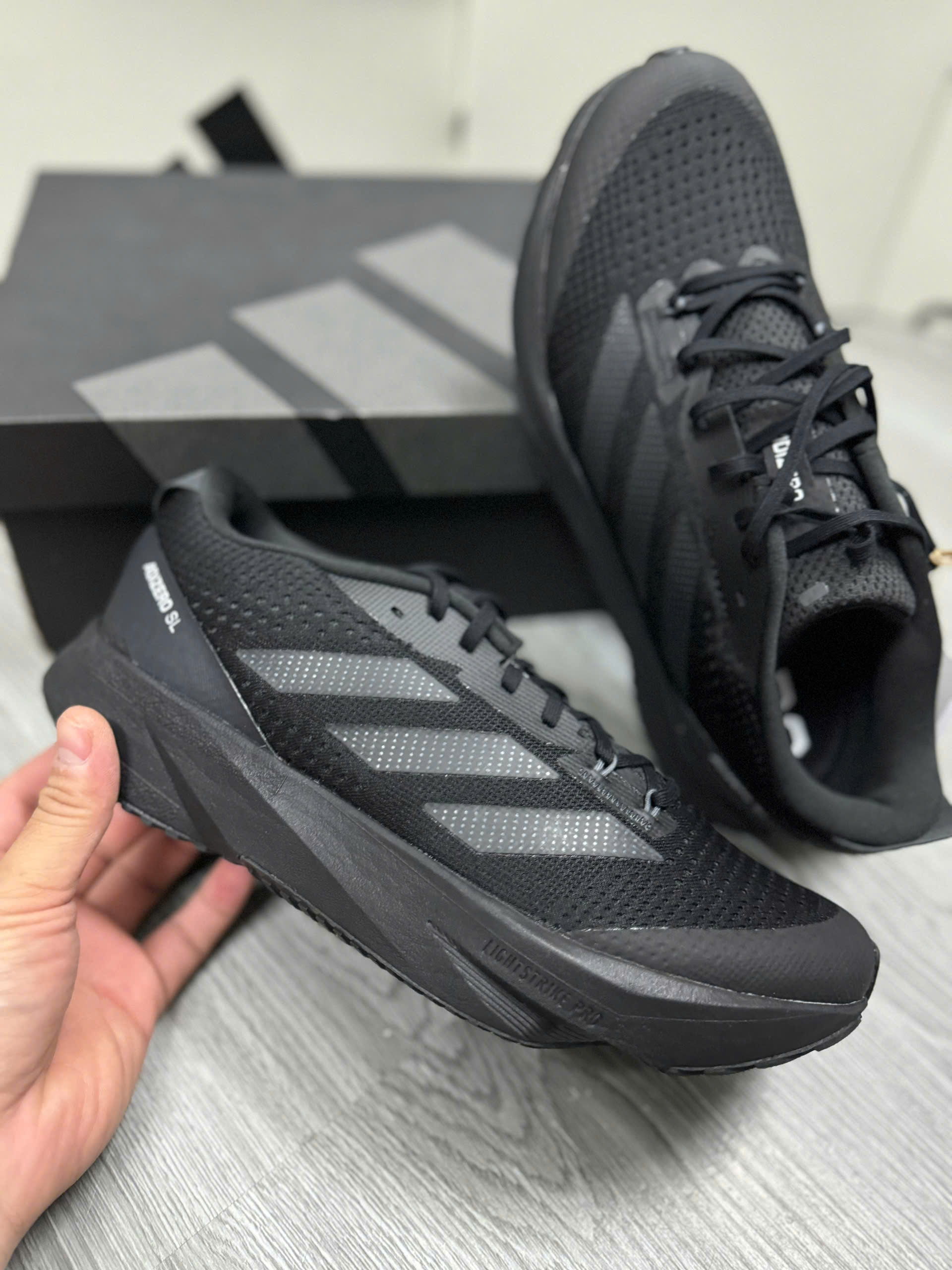 ADIZERO SL