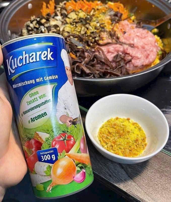 Hạt nêm thuần chay Kucharek 100% chiết xuất rau củ hữu cơ (Hộp 300g)