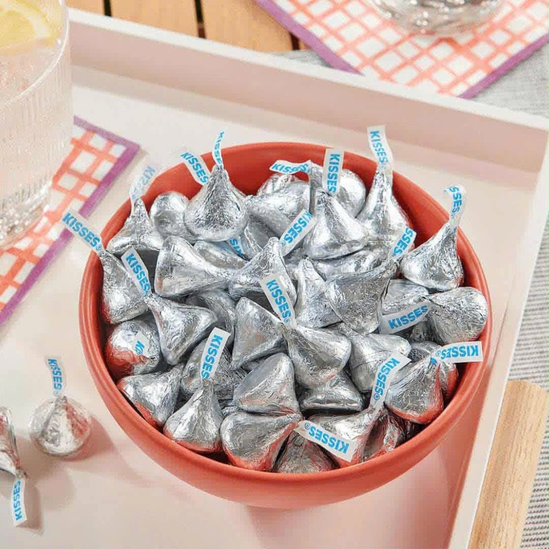 KẸO SOCOLA HERSHEY'S  KISSES BẠC-Túi lớn 330 viên 1,58kg
