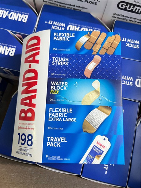 Set băng cá nhân Band-Aid Brand Adhesive Bandages 198 miếng