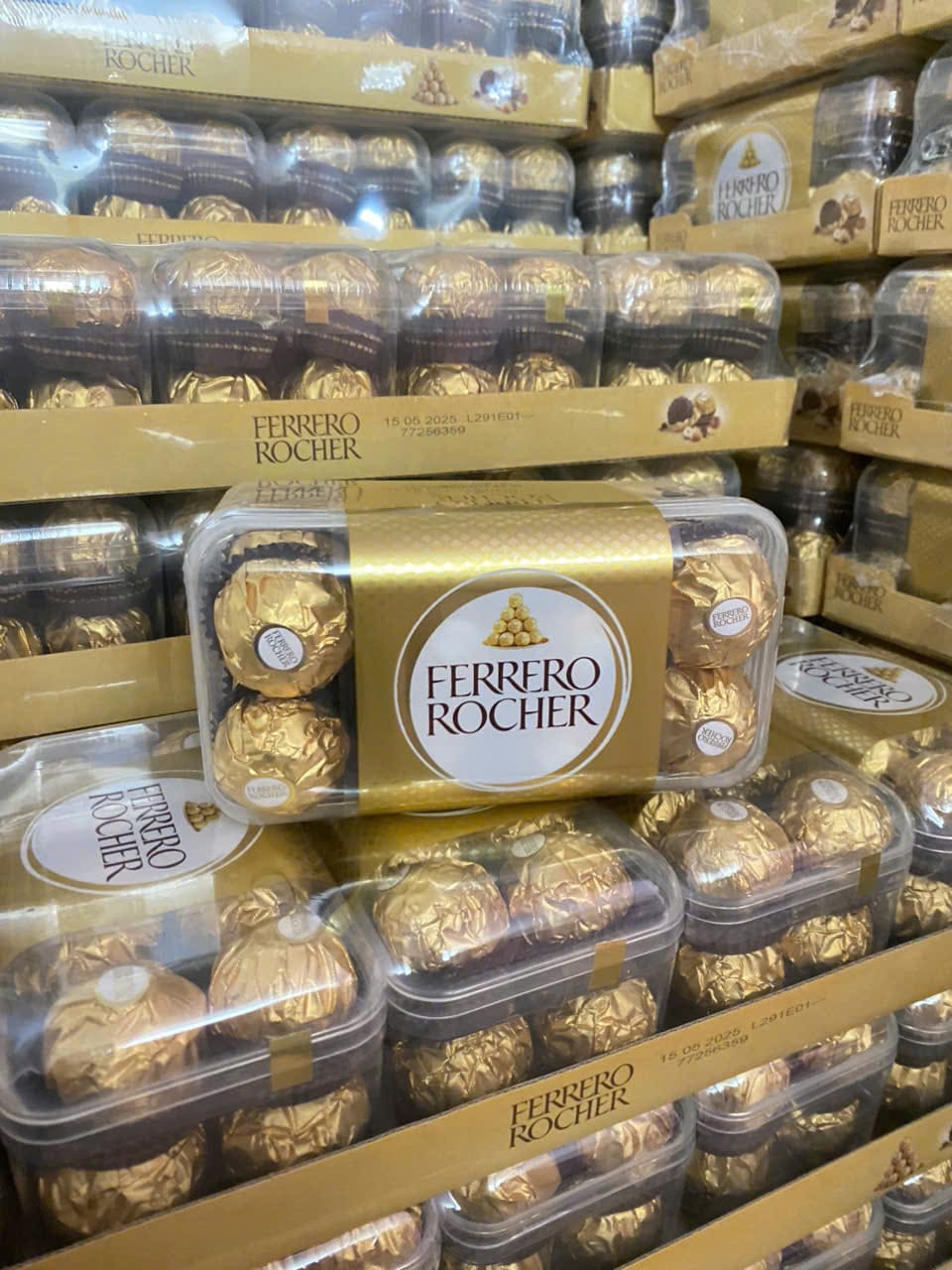 SALE COMBO socola KitKat & socola Ferrero- Nhập Mỹ chính hãng