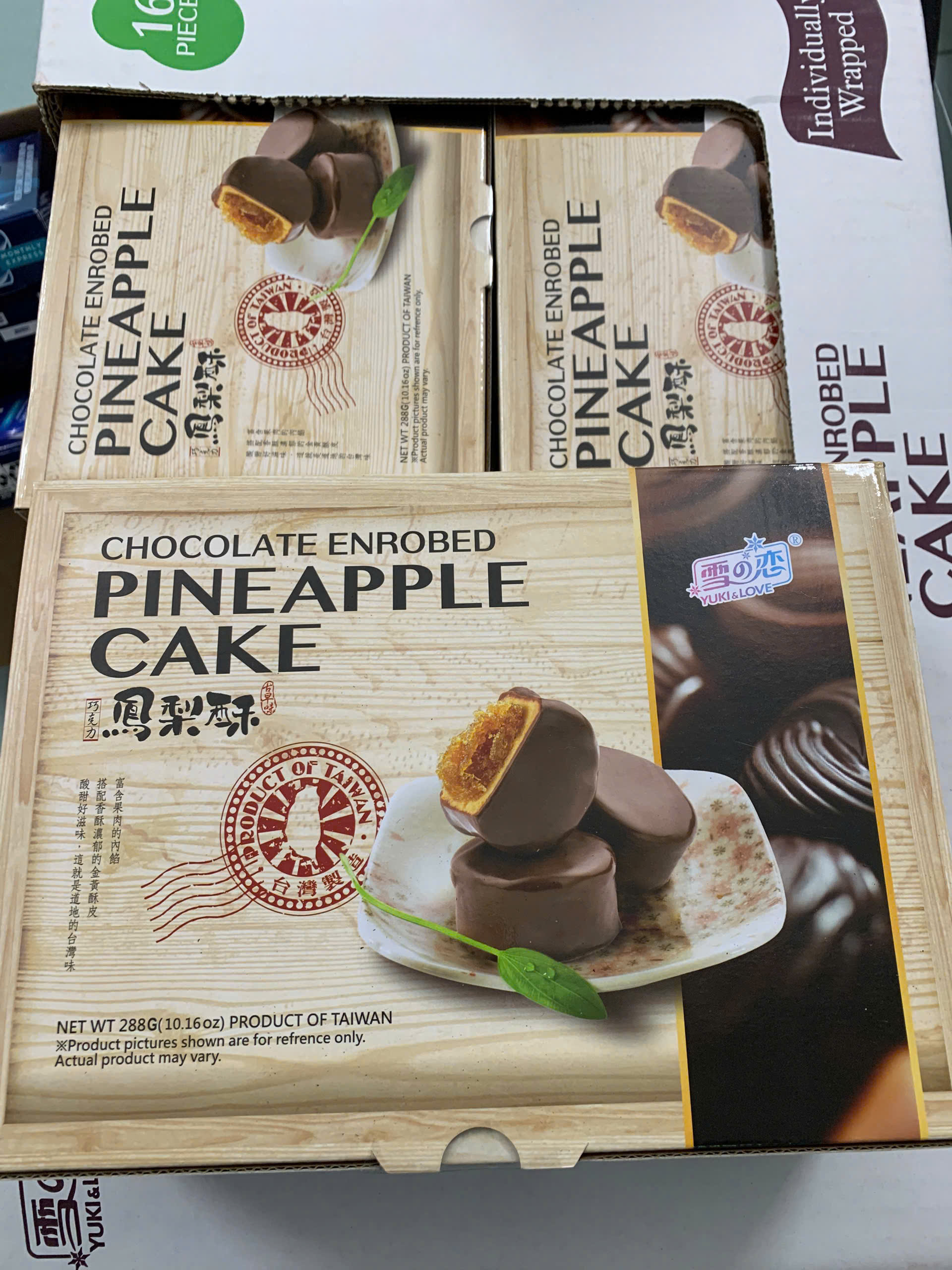 Bánh Dứa Phủ Chocolate Enrobed Pineapple Cake