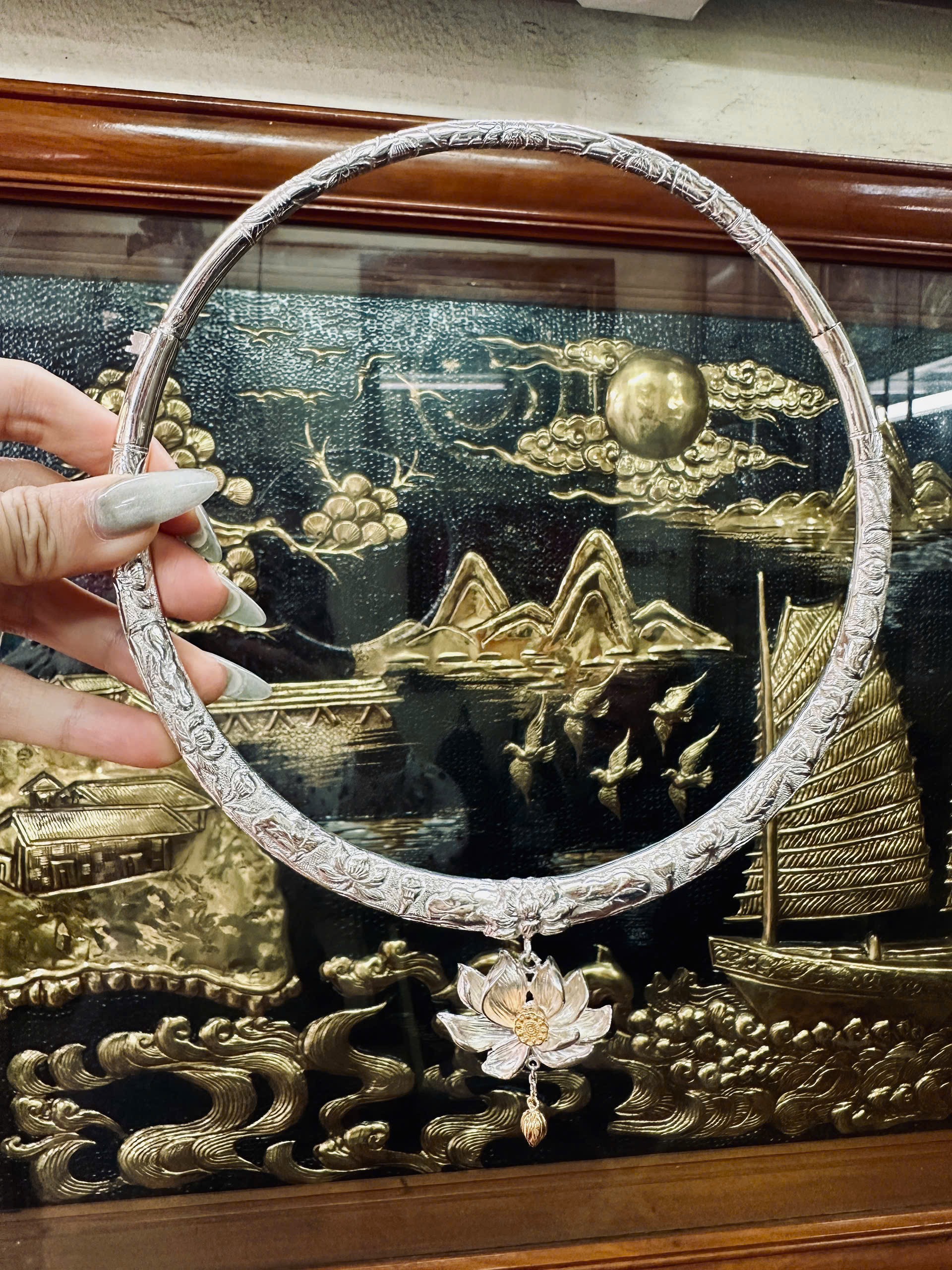 Kiểng cổ bạc chạm sen mặt sen liên hoa gold