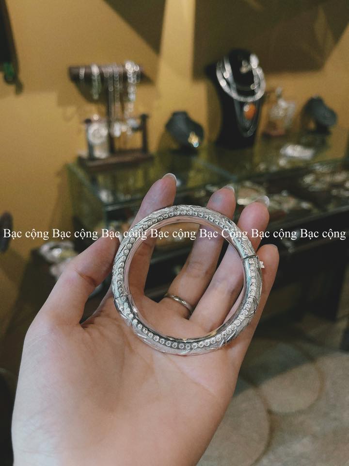 Vòng tay bạc chạm trúc