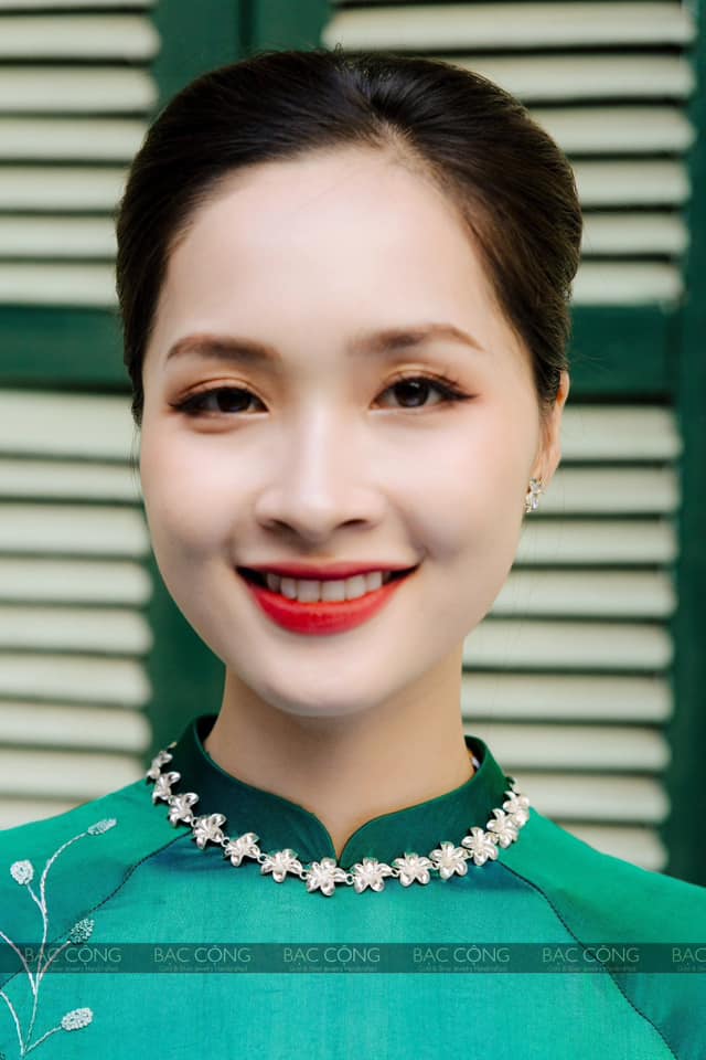 VC81 Kiềng cổ hoa đào bạc nguyên chất (bộ sản phẩm)