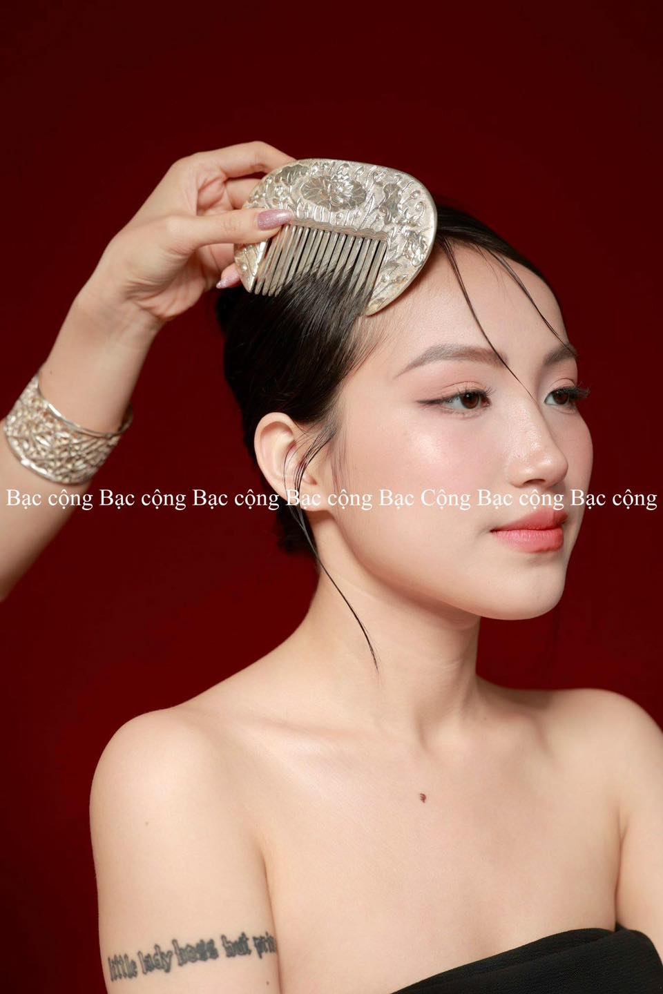 Lược bạc ta nguyên chất chạm Sen, Cúc, Rồng Phượng