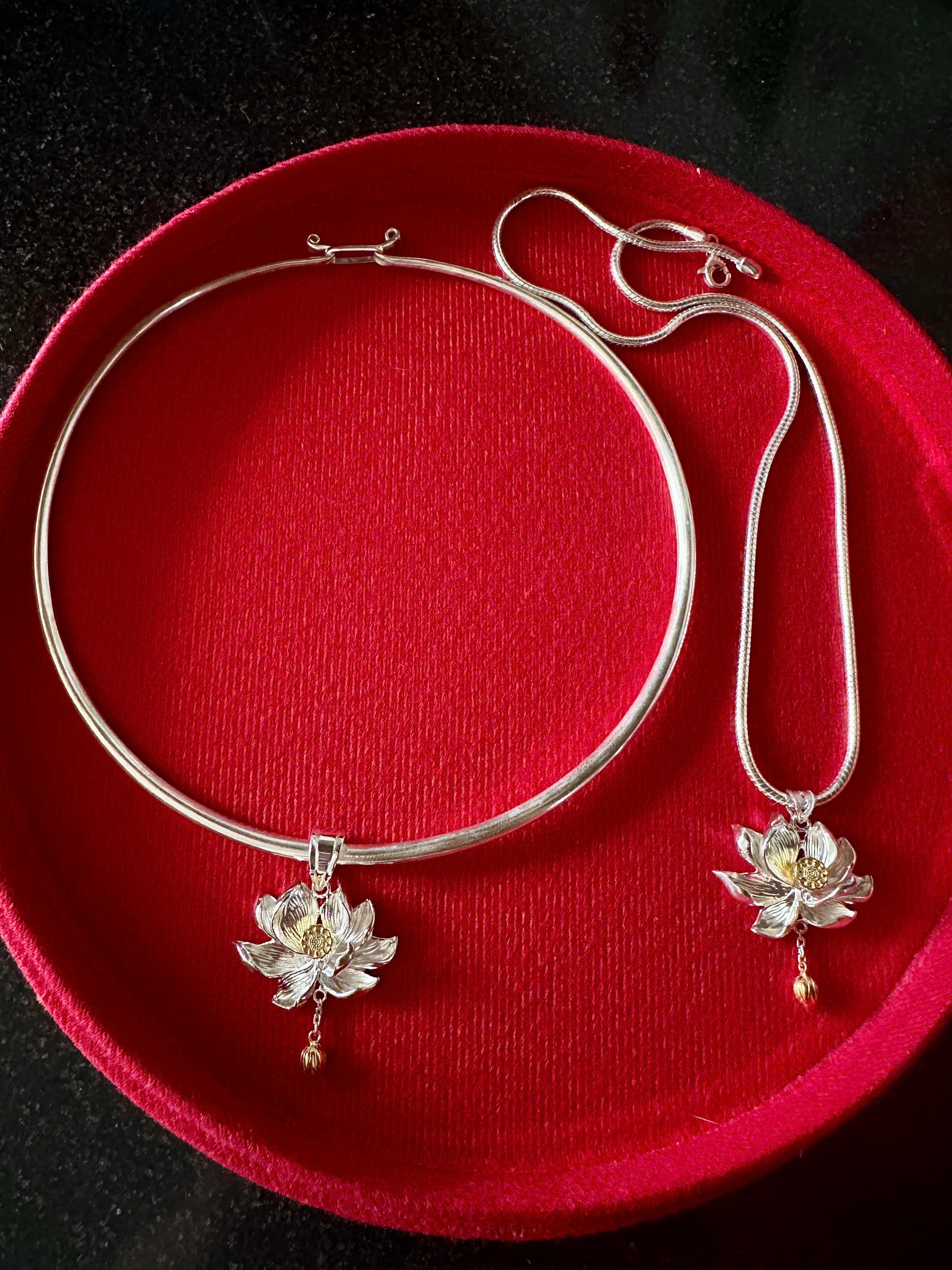 Kiểng cổ bạc chạm sen mặt sen liên hoa gold