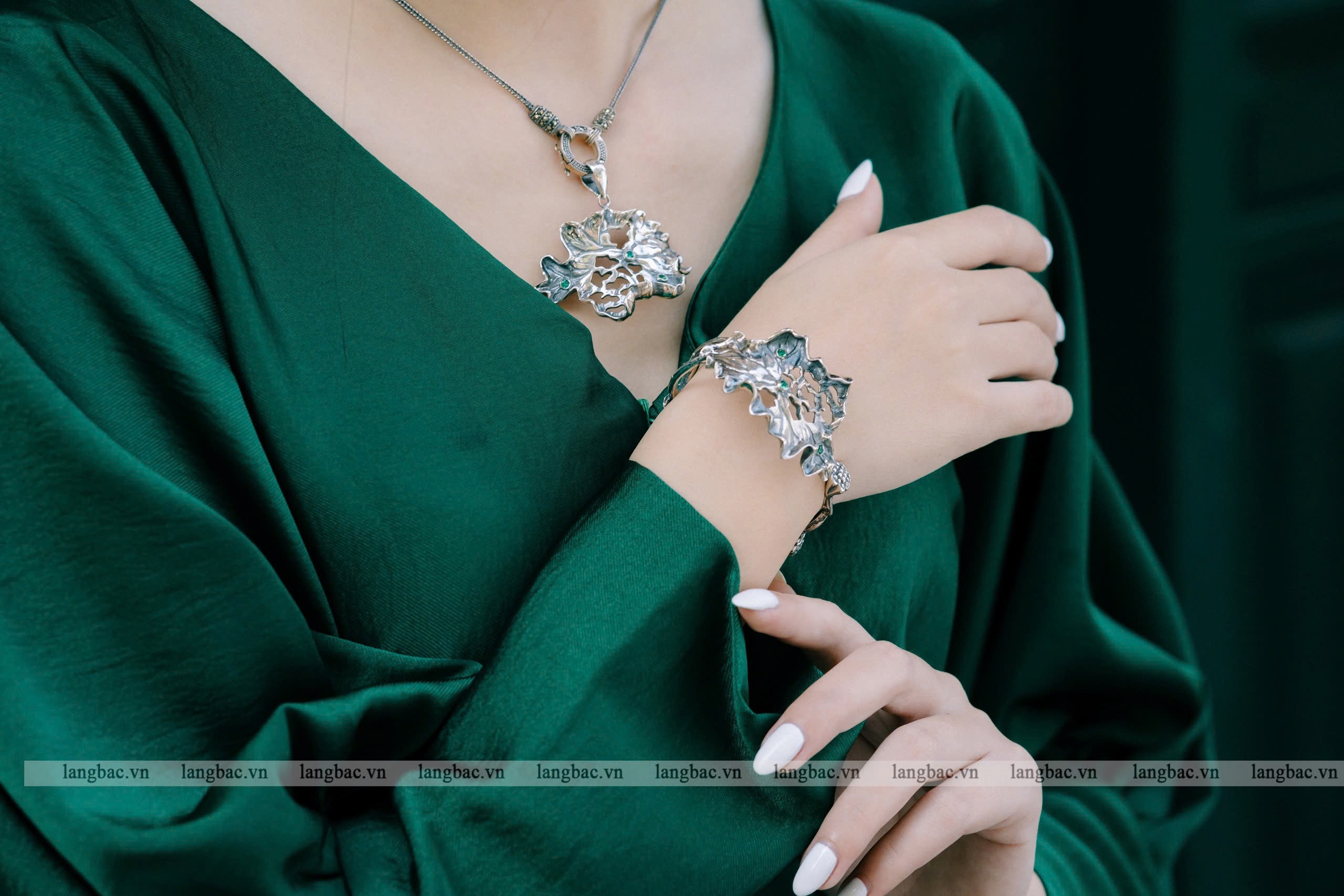 Mặt dây bạc ta lá sen cùng vòng tay V05