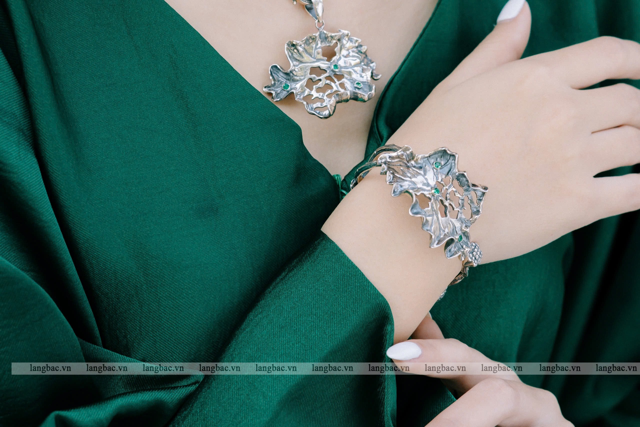 Mặt dây bạc ta lá sen cùng vòng tay V05