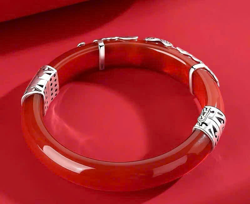 V123 Vòng tay cẩm thạch bọc bạc chạm hoa bạc