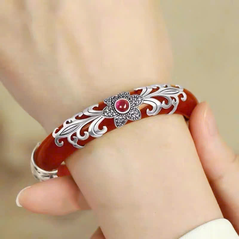 V123 Vòng tay cẩm thạch bọc bạc chạm hoa bạc