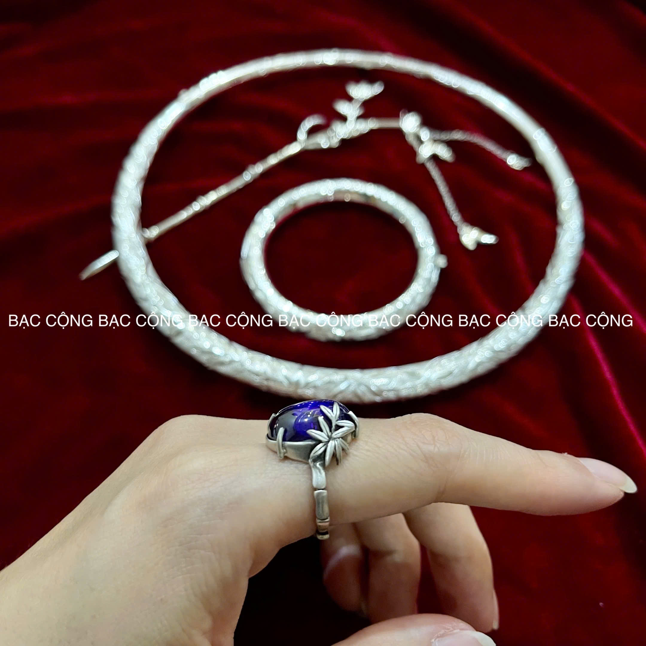 Bộ sản phẩm bạc nguyên chất chạm trúc la đà