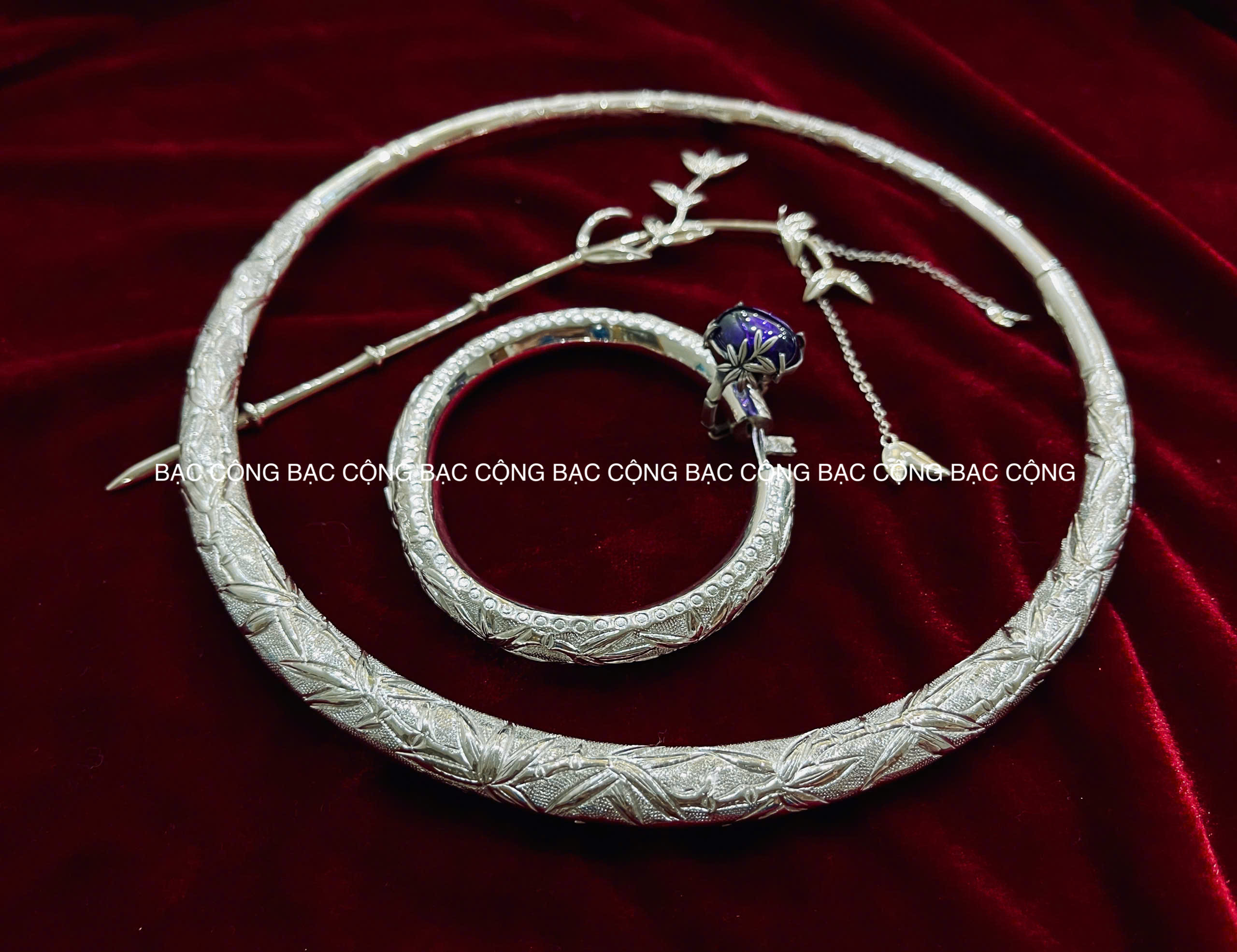Bộ sản phẩm bạc nguyên chất chạm trúc la đà