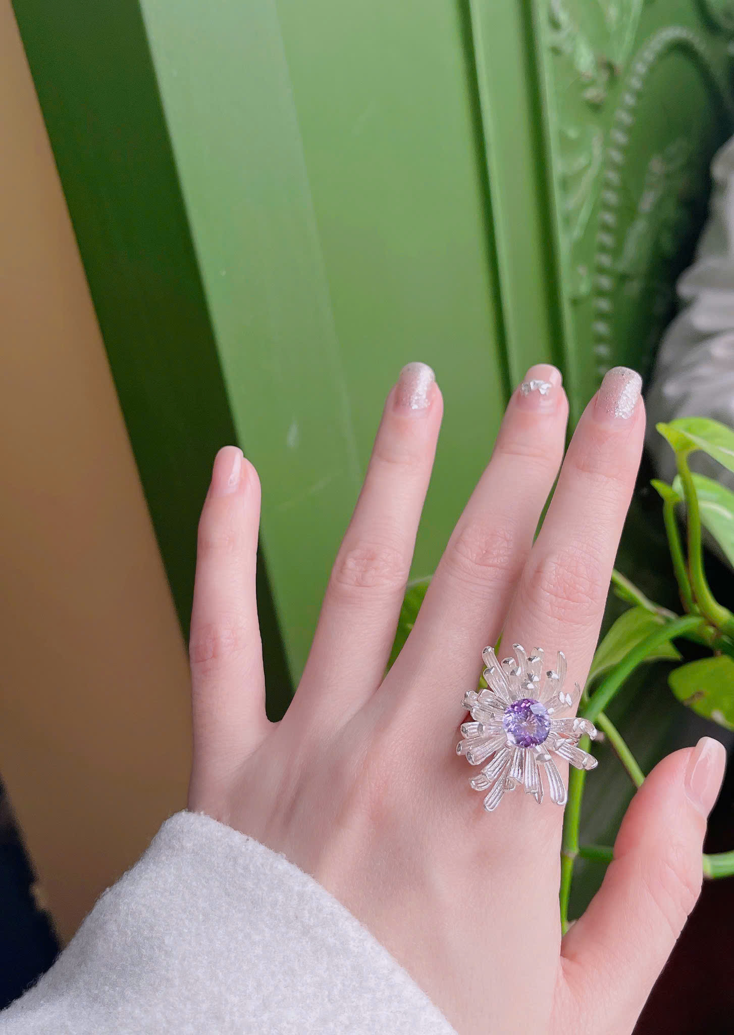 Nhẫn bạc nguyên chất hoa cúc nhuỵ đá thiên nhiên