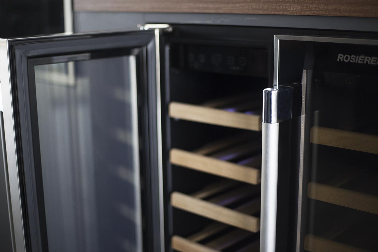 Tủ ướp rượu vang 38 chai RWCB60D/N - Nhập khẩu chính hãng