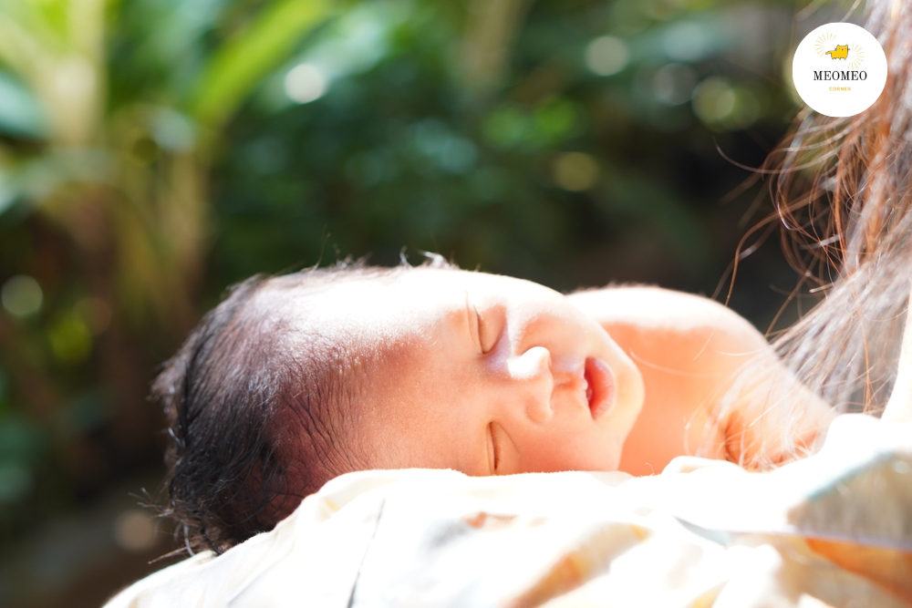 TẮM NẮNG CHO TRẺ SƠ SINH: KIẾN THỨC TỪ A ĐẾN Z