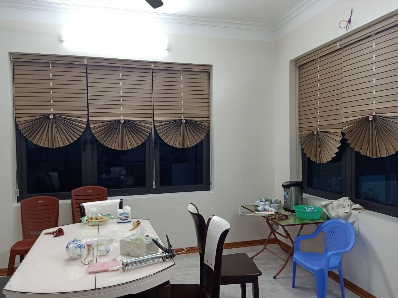 Rèm Roman Quạt Màu Nâu