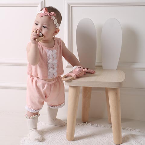 Set áo sát nách và quần short ren bé gái