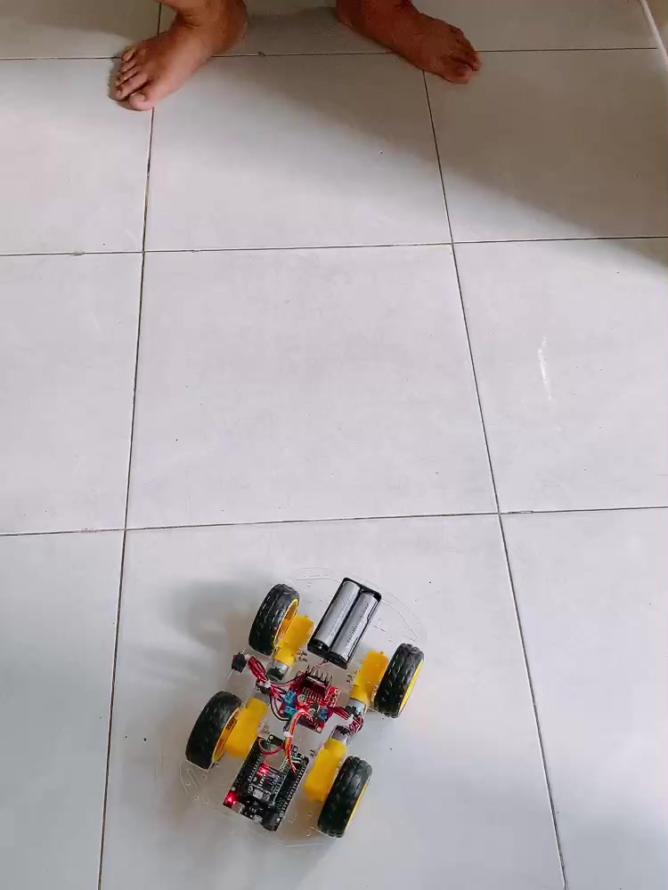 Bộ linh kiện xe điều khiển bằng bluetooth / bộ khung xe robot
