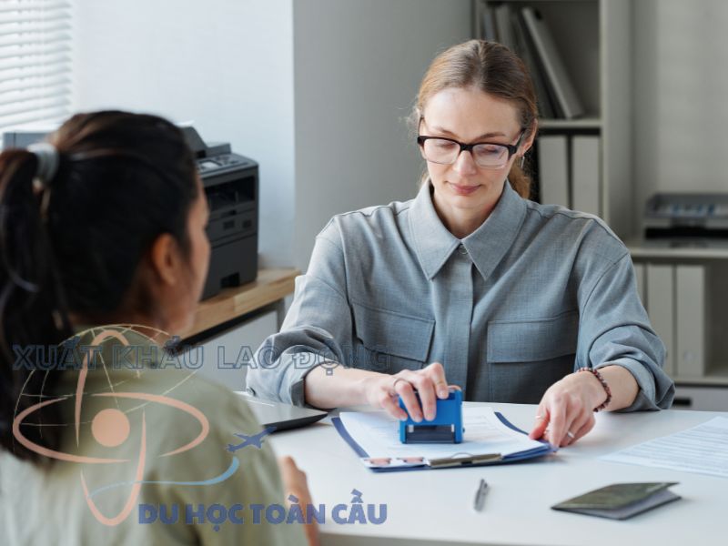 Phân biệt Visa E7 và Visa E9: Điểm giống và khác nhau