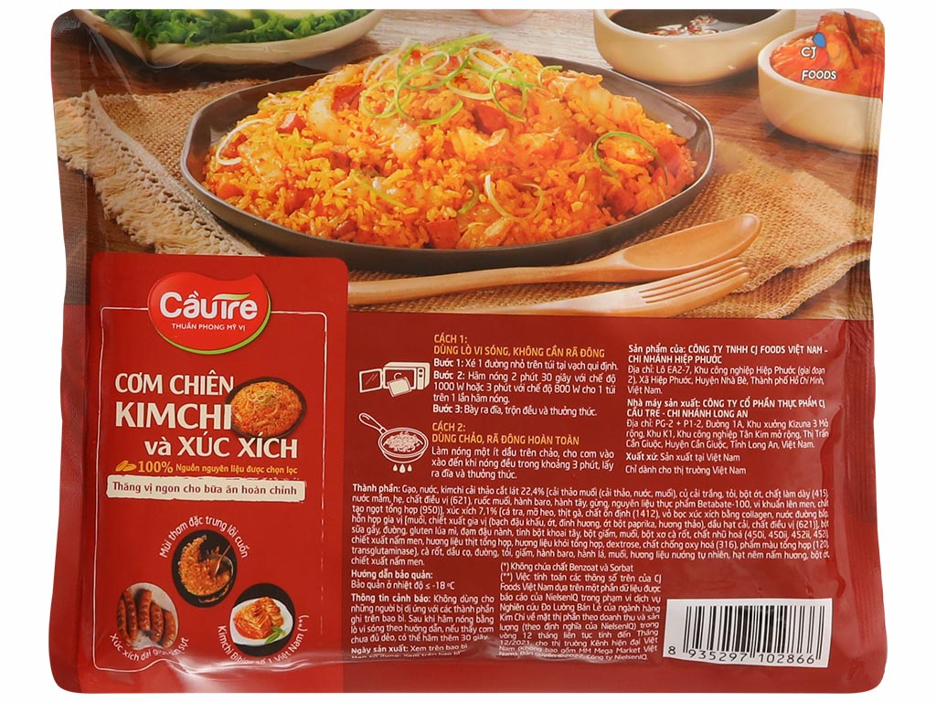 Cơm chiên Kimchi Và Xúc Xích Cầu Tre Gói 210g