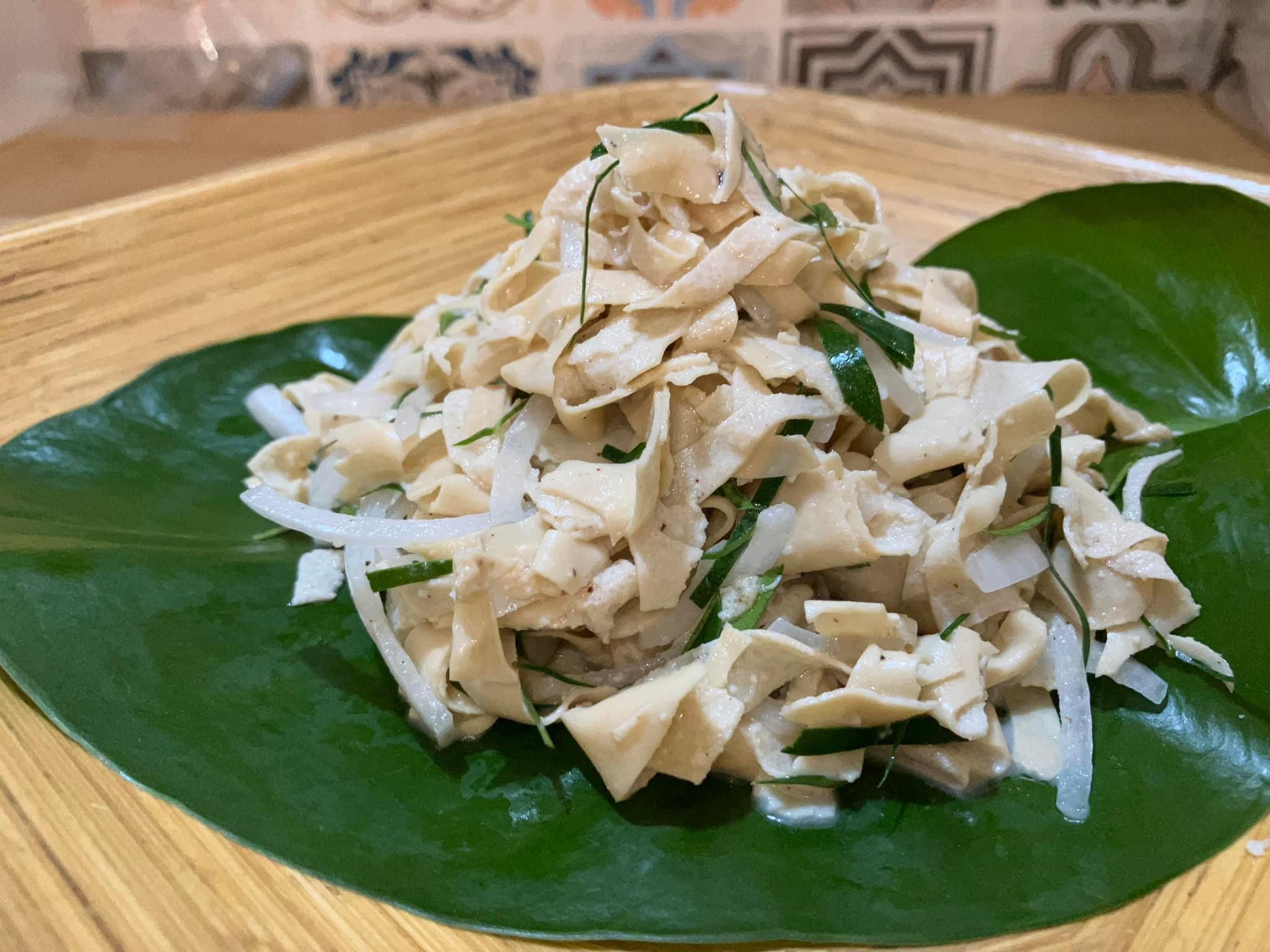 Gỏi cháy đậu