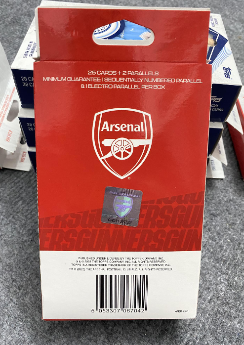 Hộp thẻ bóng đá Topps Arsenal Fan Set 2023/24