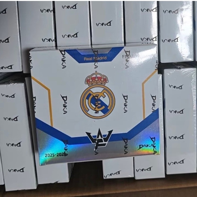 Hộp thẻ bóng đá DAKA Real Madrid Box Whistle 2026/27