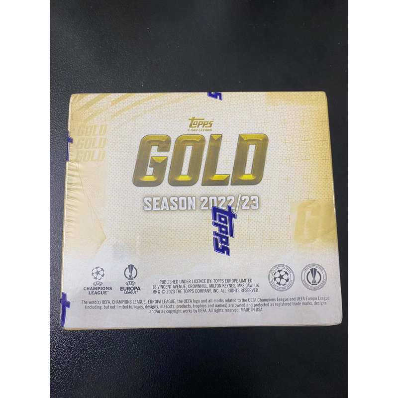 Hộp thẻ Topps Gold Hobby Box 2022/23