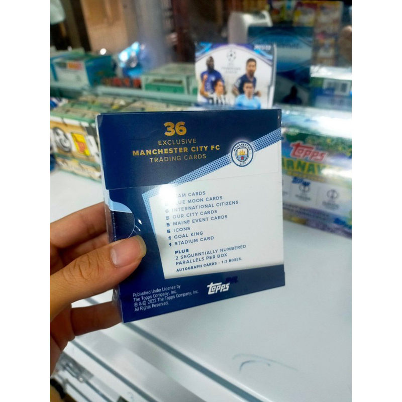 Hộp thẻ Topps Manchester City Set Box 2021/22