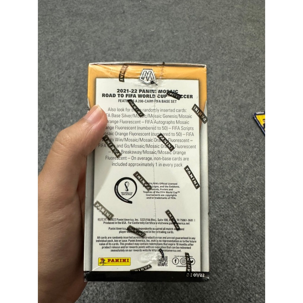 Hộp thẻ bóng đá Panini Mosaic Road To World Cup Blaster Box 2021/22