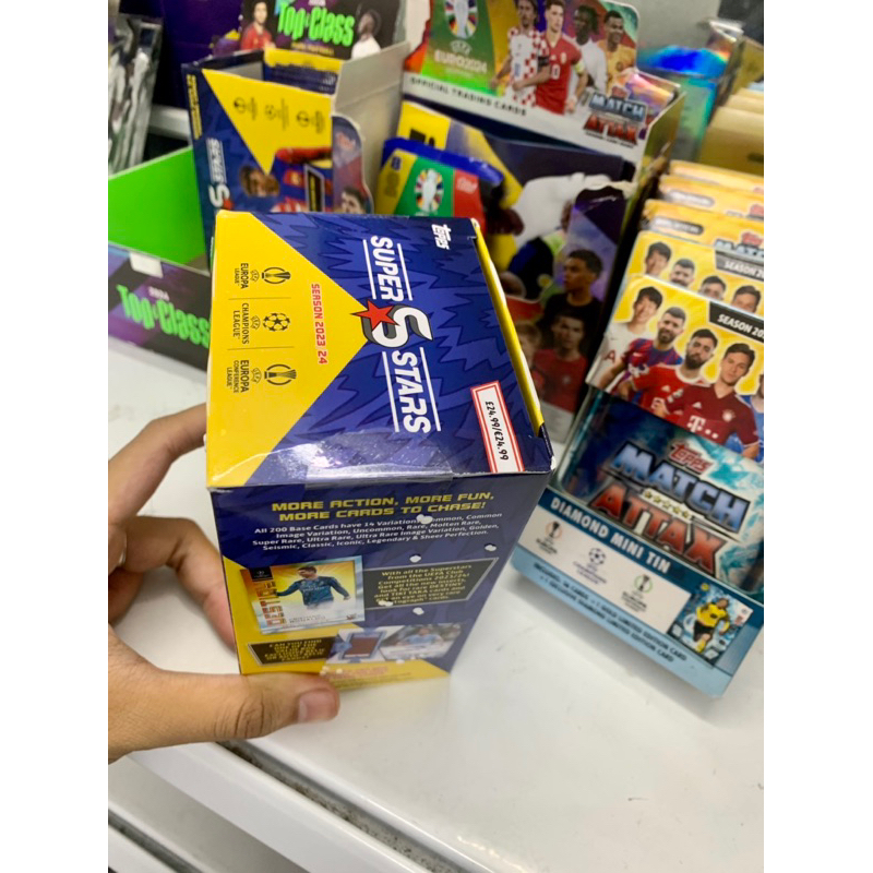 Hộp thẻ Topps SuperStars Hanger Box 2023/24
