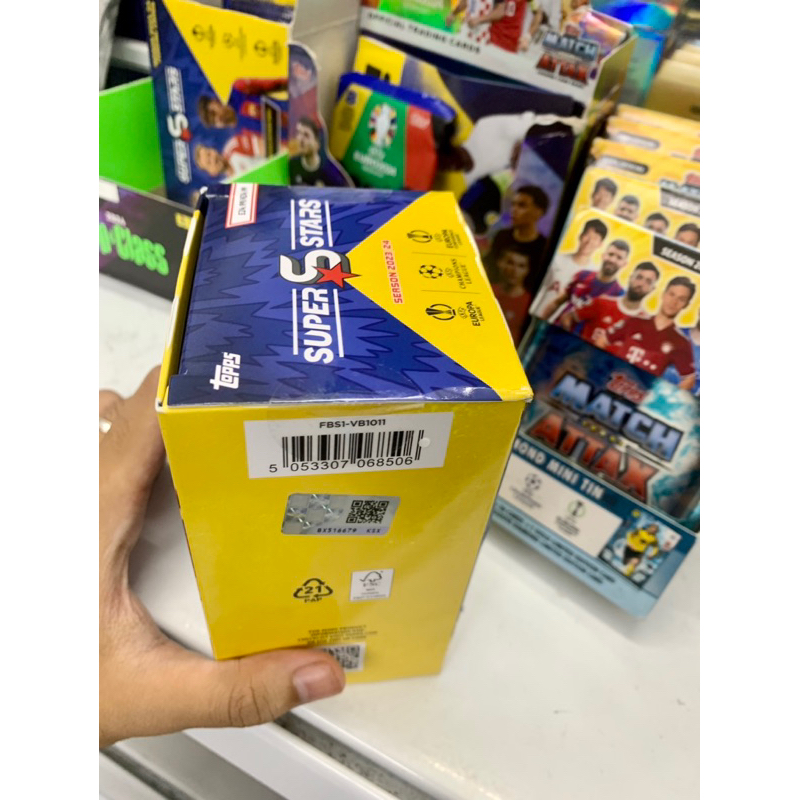 Hộp thẻ Topps SuperStars Hanger Box 2023/24