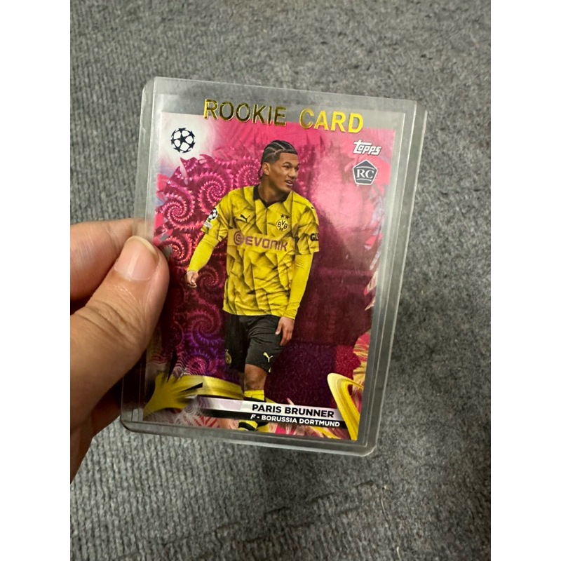 Gói thẻ Topps Carnaval UCC 2023/24 Pack