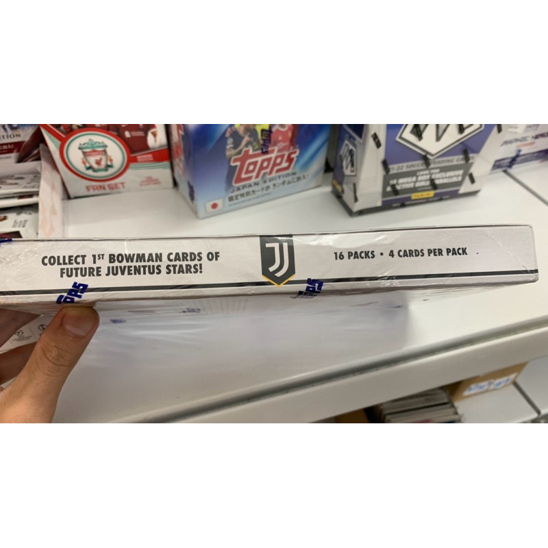 Hộp thẻ bóng đá Juventus Topps Chrome Hobby Box 2022/23